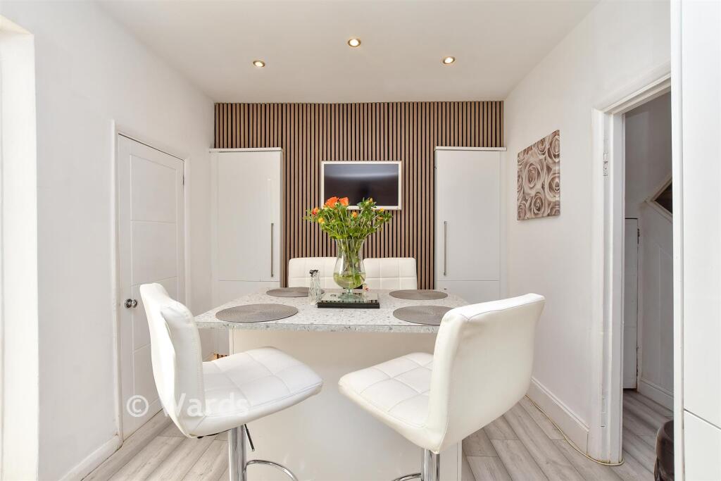 House in Gillingham, Twydall - More