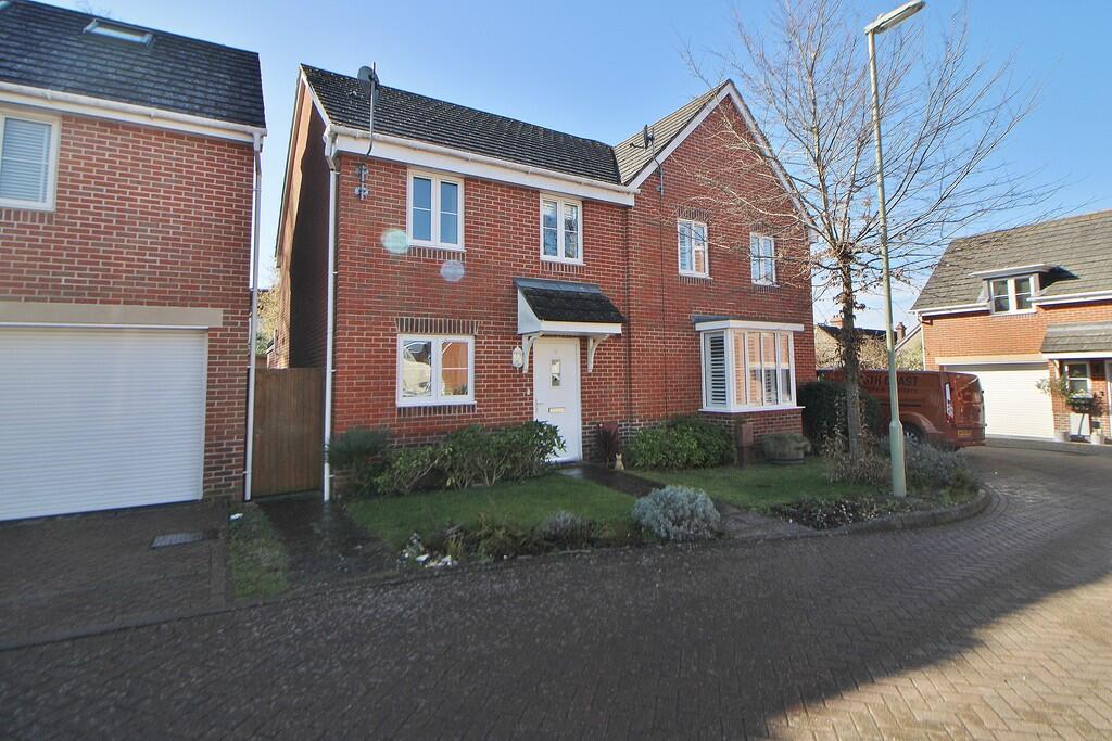 3-bed semi-detached on Blossom Drive, Widley, £362,600