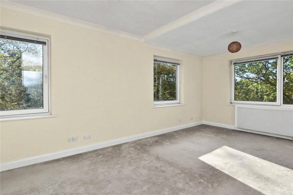 Apartment in Leeds, Park Villas, Roundhay - View 3