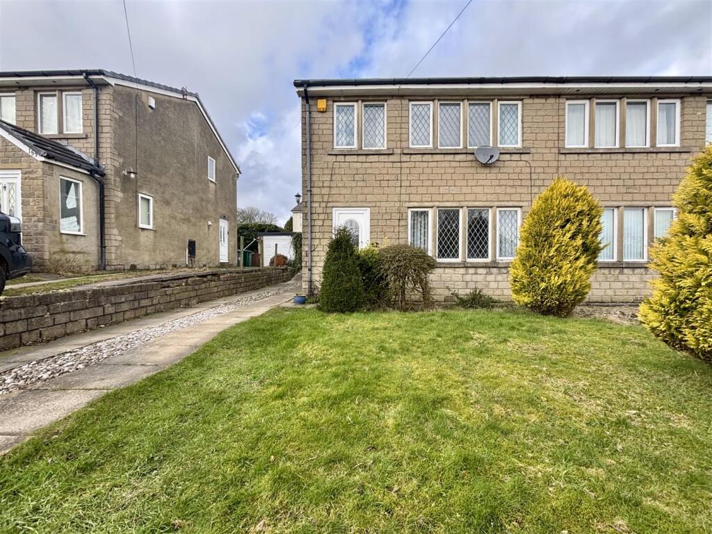 Main image of property: Sapgate Lane, Thornton, Bradford