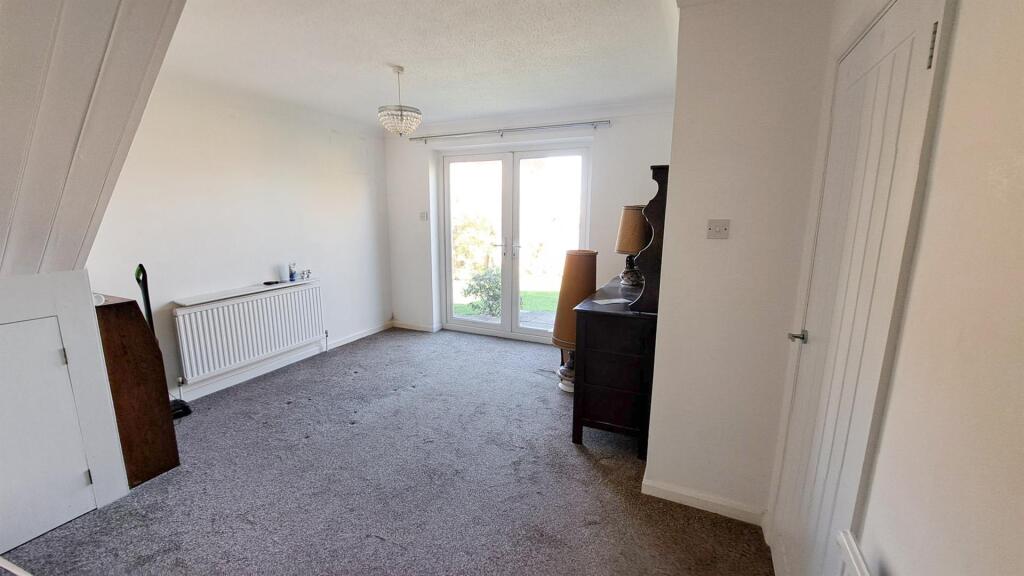 Farnham Way, Bedford photo 3