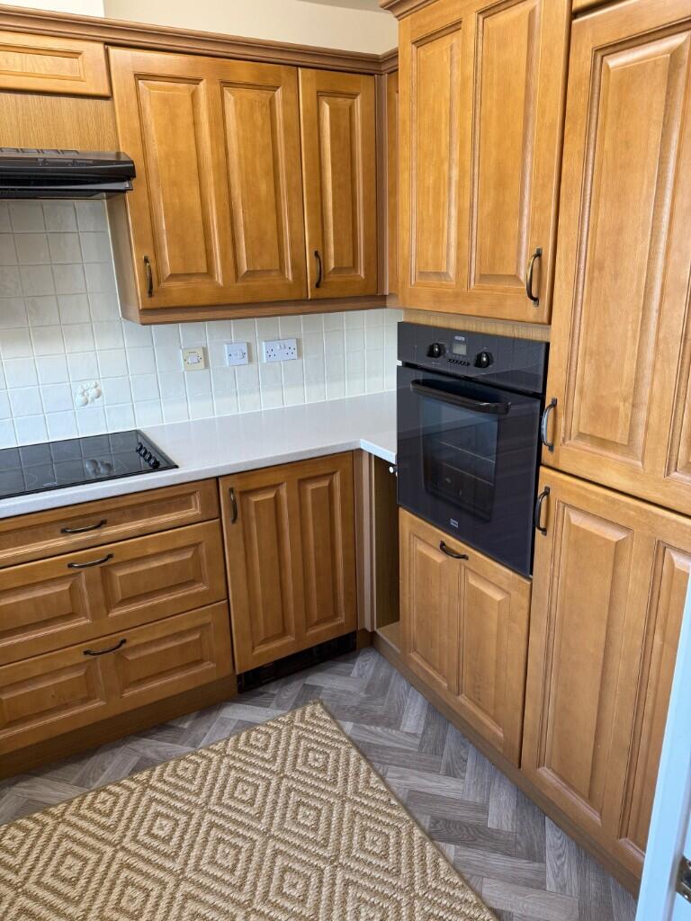 12 Deercote Court, Glen Luce, Turners Hill, Cheshunt, Herts, EN8 8NW photo 4