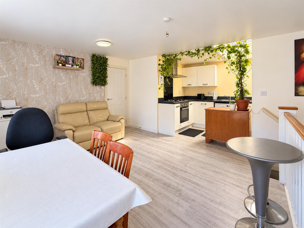 Apartment in Eastbourne, Meadows View, Upperton - View 5