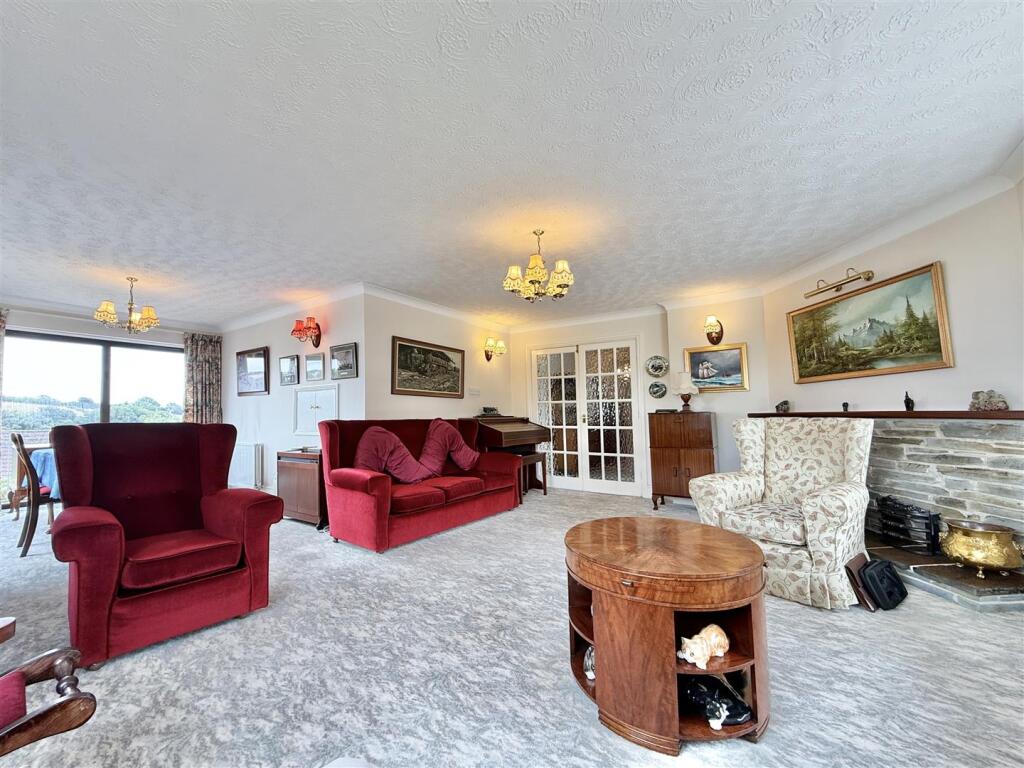 Huccaby Close, Brixham photo 3