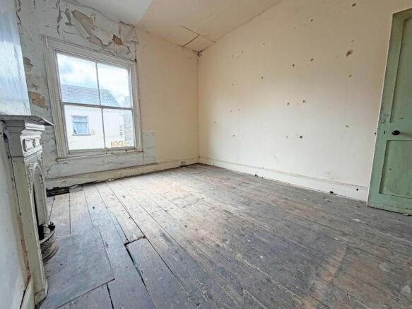 Bedroom 1.jpg