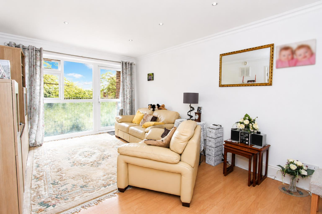 Westmoreland Drive, South Sutton photo 2