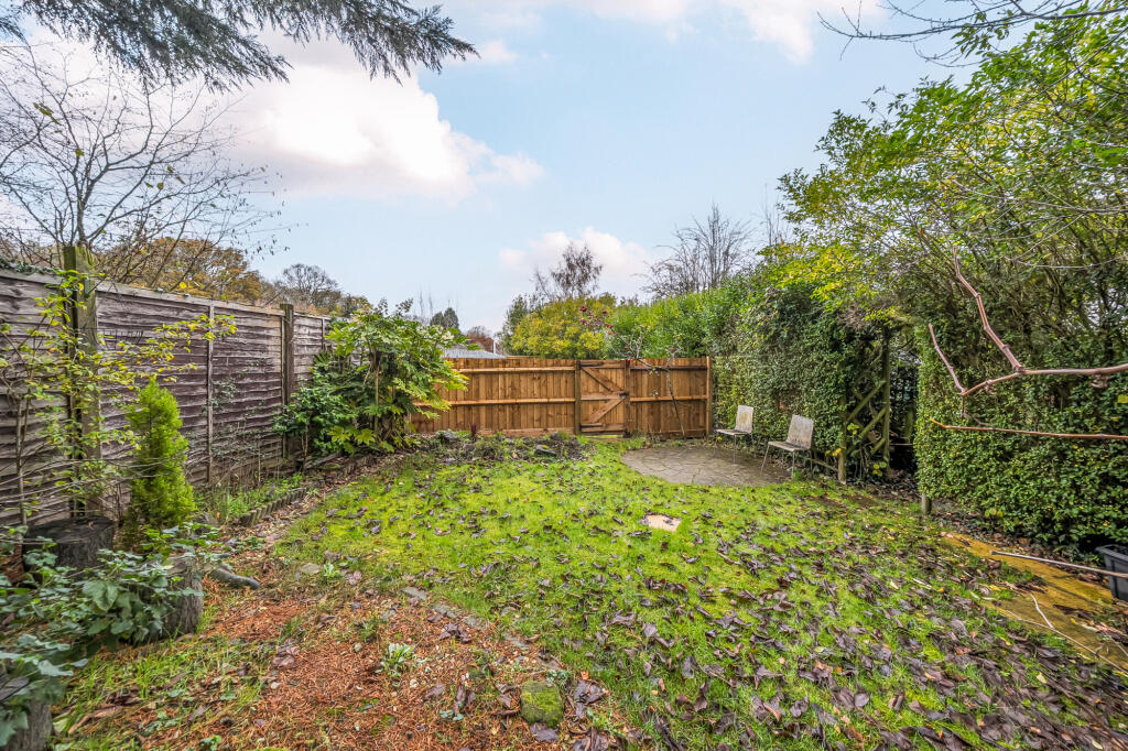 Highmoor, Harpenden, AL5 photo 2