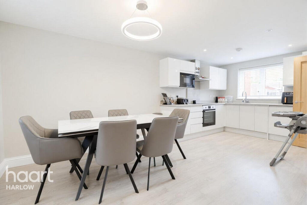 House in Harlow, Little Parndon - More