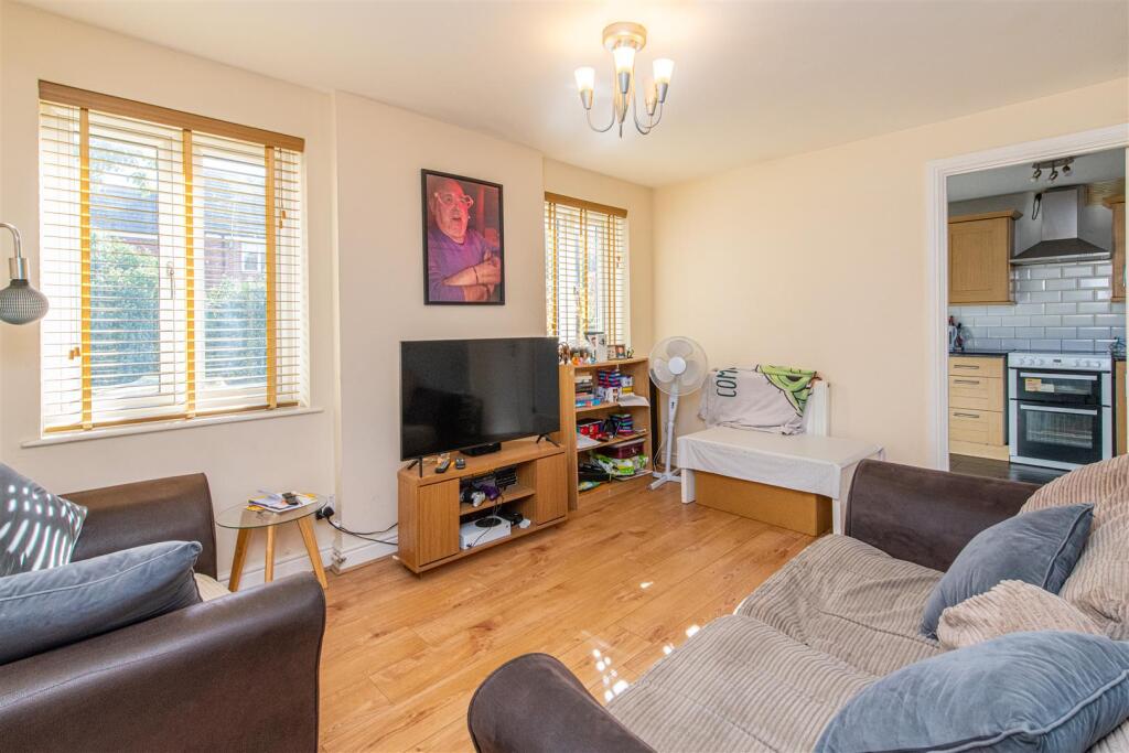 Sycamore Close, Kettering photo 4