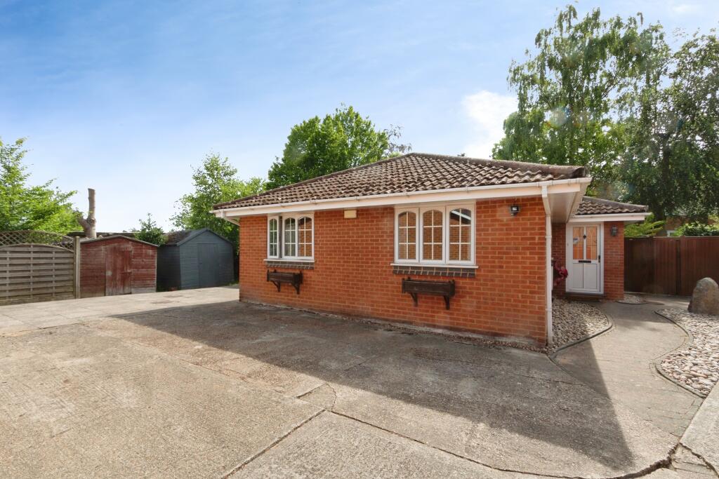 House in Surrey Heath, Lightwater, Windlesham - View 2