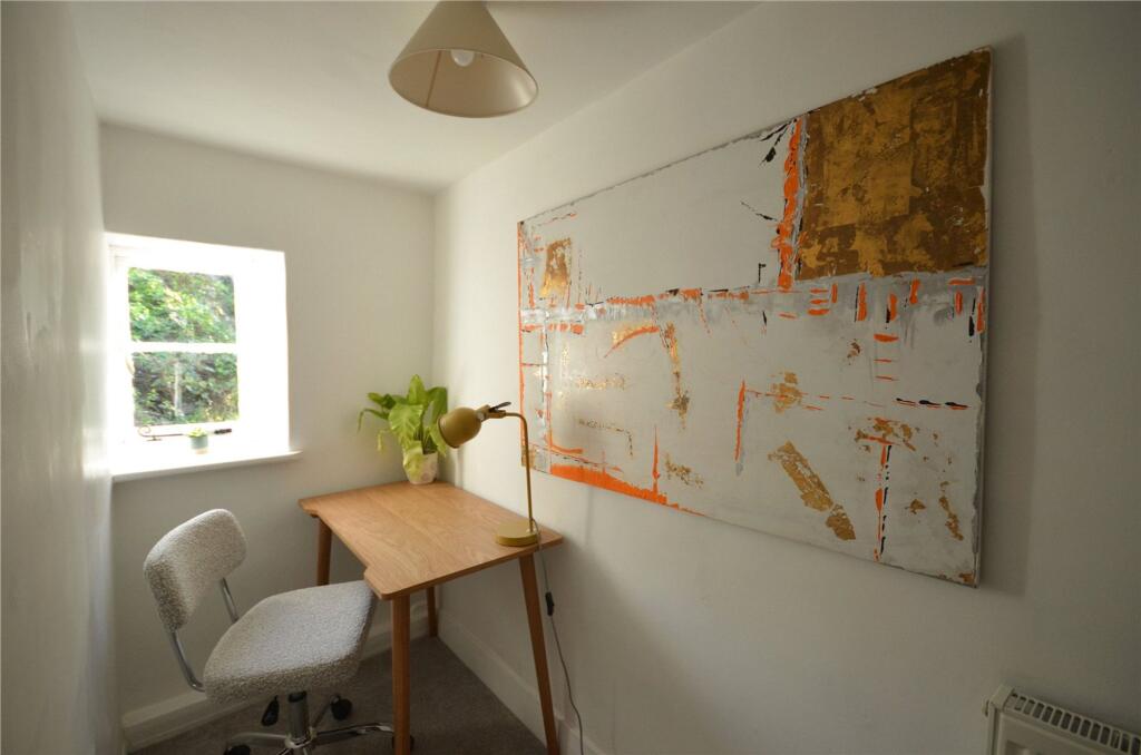 House in Waverley, Farnham - More