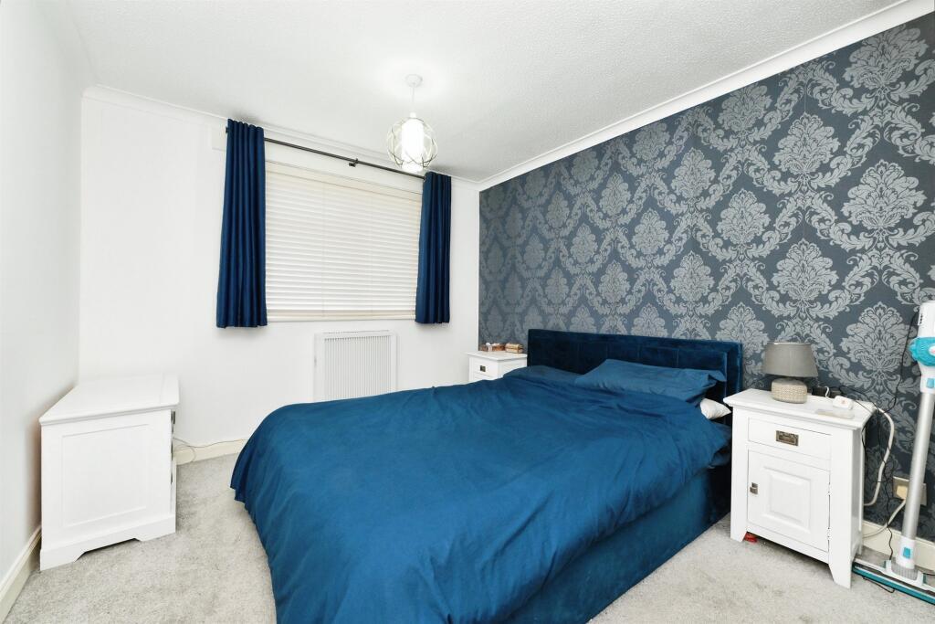Apartment in Enfield - View 3