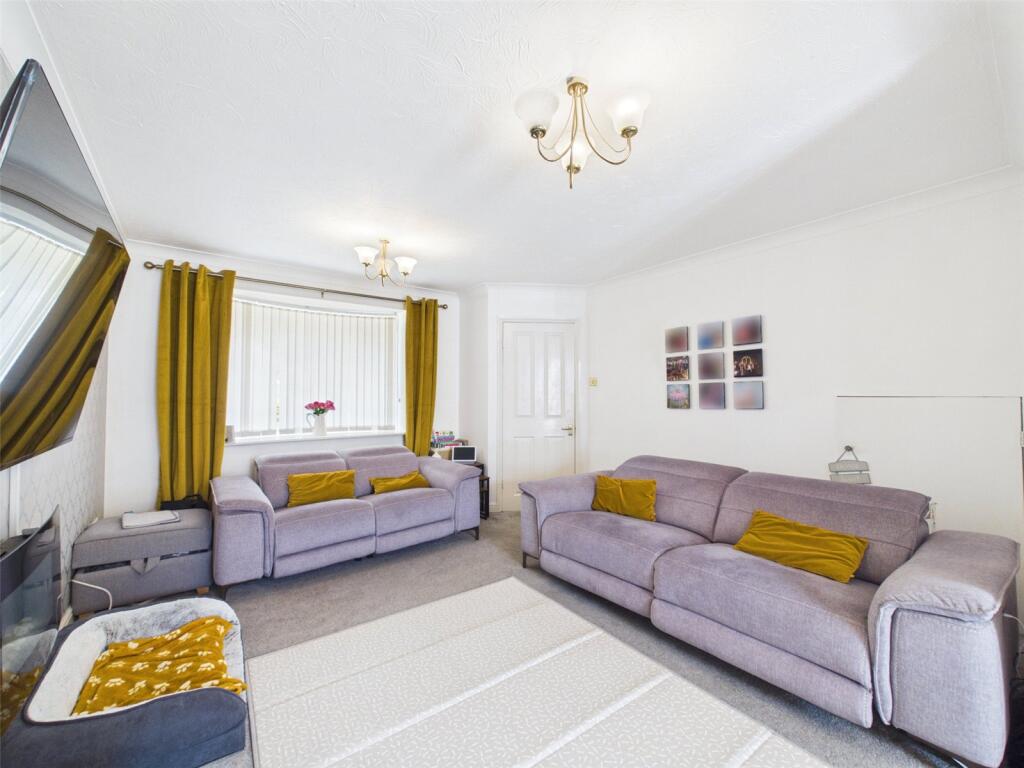 House in Worcester, Lyppard Grange, Warndon - More