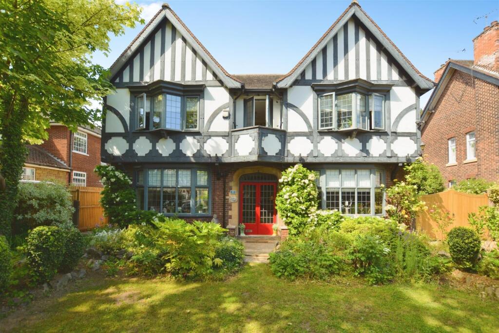 Main image of property: Vicarage Gardens, Scunthorpe