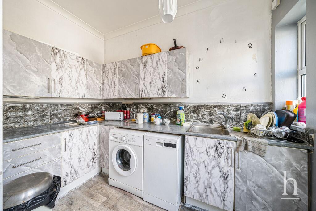 Glenmore Road, Oxton, CH43 photo 4