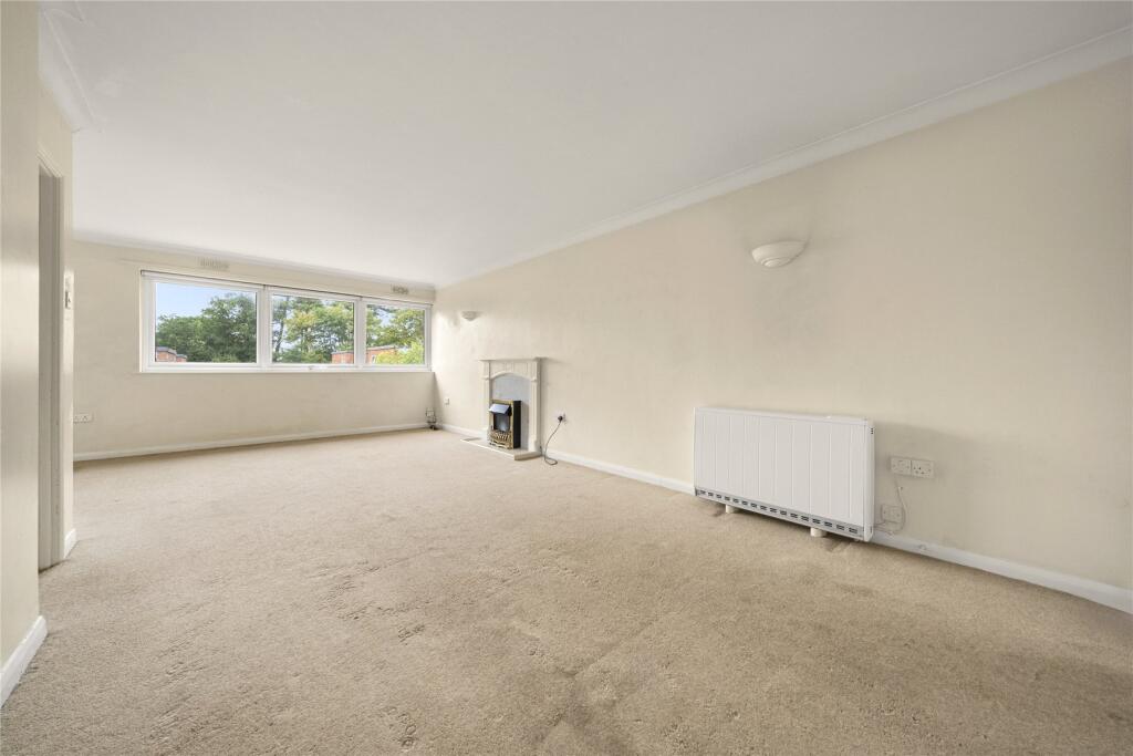 Apartment in Elmbridge, Weybridge - View 2