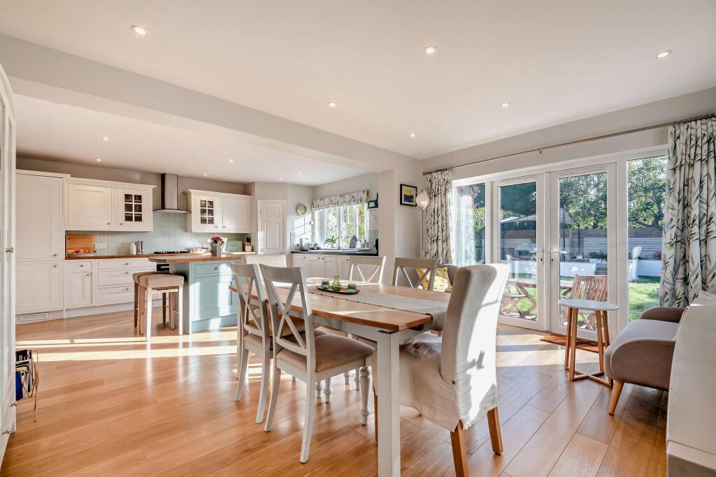 4, Valley Lane, Lower Bourne, Farnham, Surrey photo 2