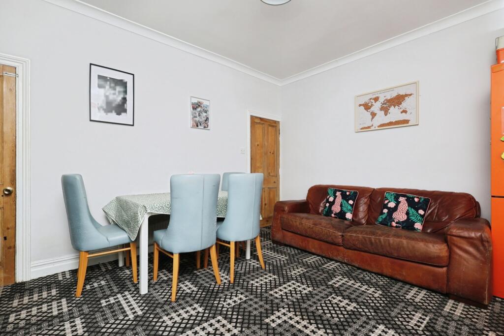 House in Bradford, Esscroft, Burley - View 4