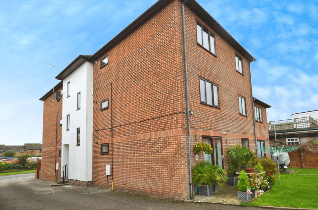 Main image of property: Elmer Road, Bognor Regis, PO22 6ER