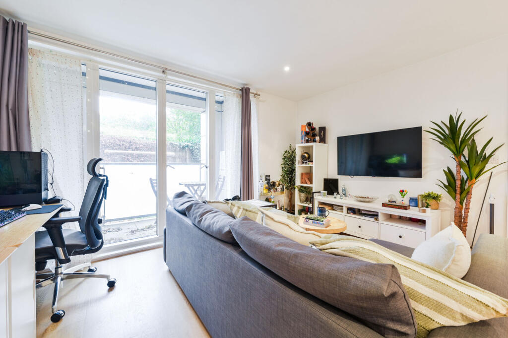 Apartment in Twickenham - View 3