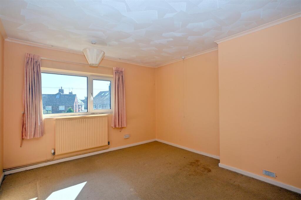 House in Eastbourne, Hampden Park - More