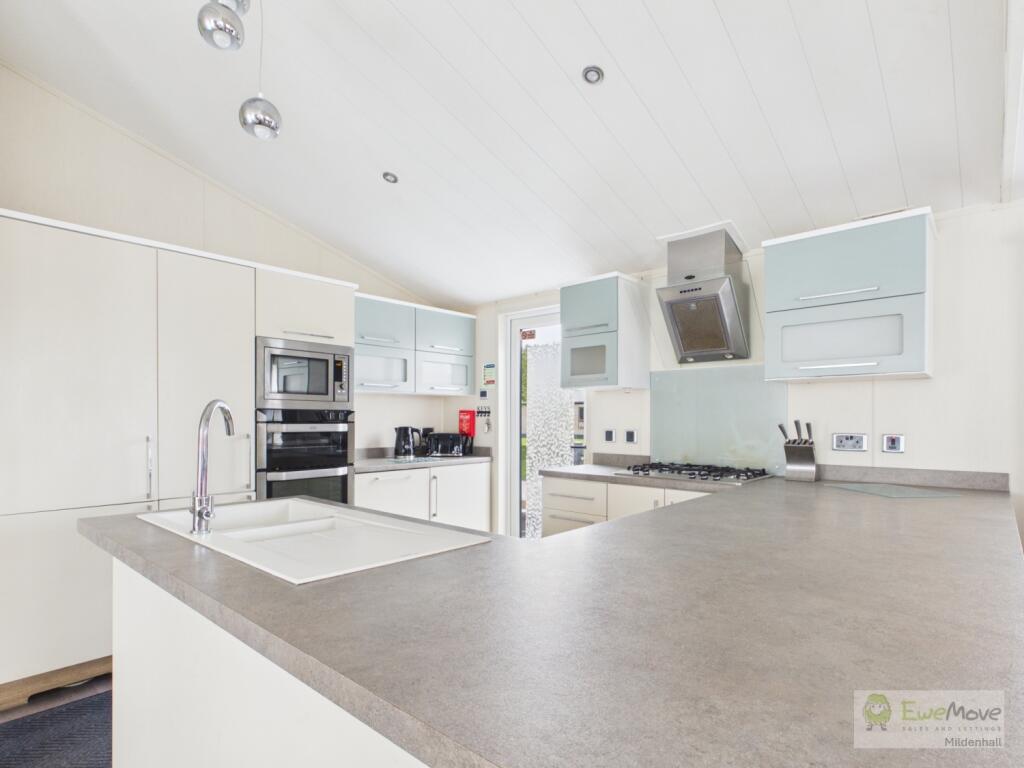 House in East Lindsey, Tattershall - More