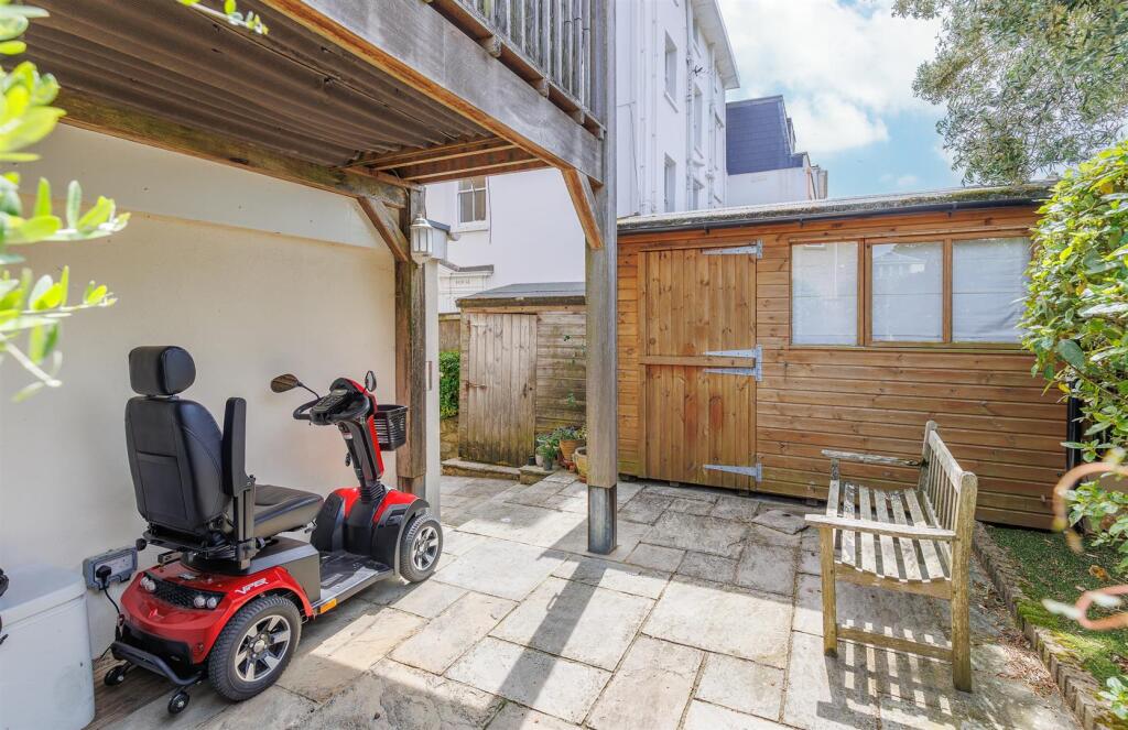 House in Cowes, Isle of Wight - More