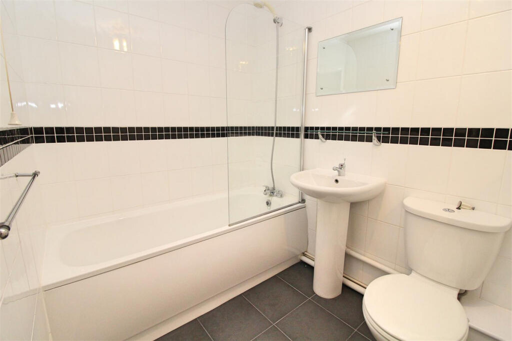Oaklands, Penhill Road, Lancing photo 5