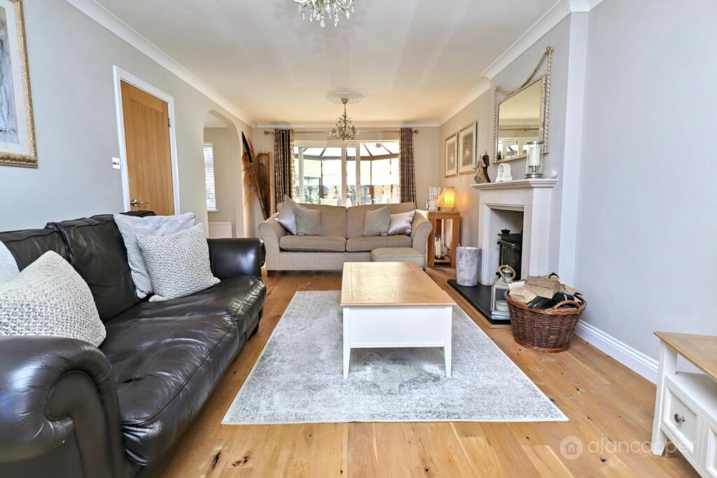 House in Nuneaton and Bedworth, St Nicolas Park - More