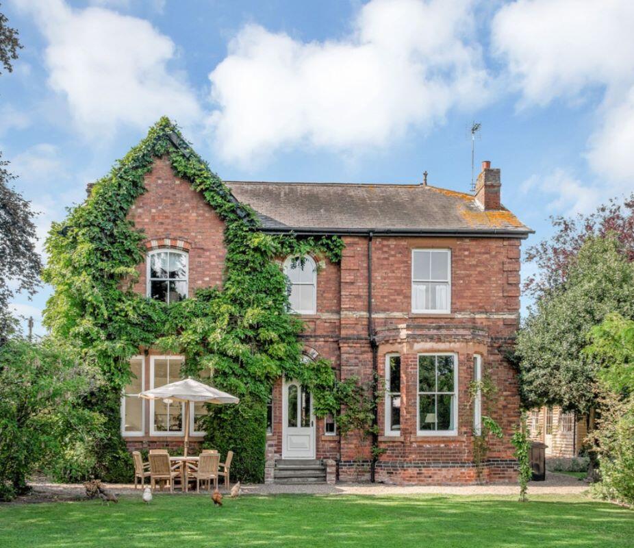 Main image of property: 2 Lee Road, Burton Joyce, Nottingham, NG14 5GP