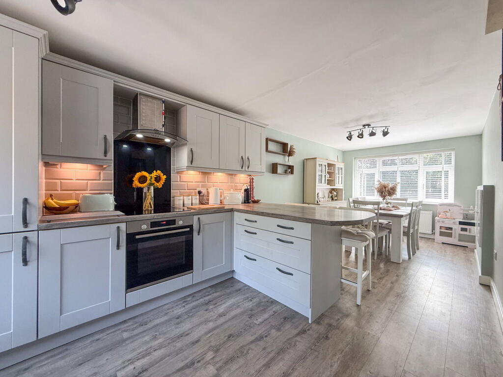 House in Sandwell, West Midlands - More