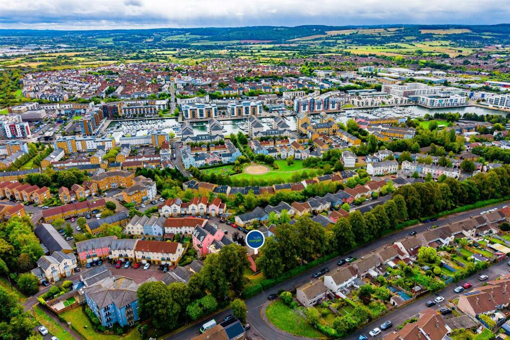 Apartment in Bristol, Woodhill - View 4