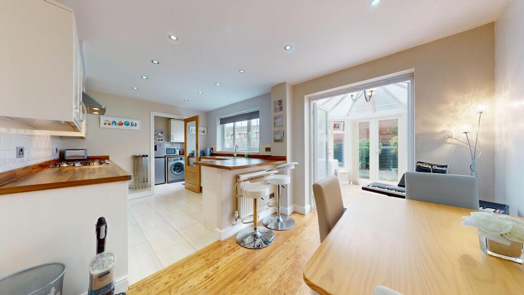 House in Newport - More