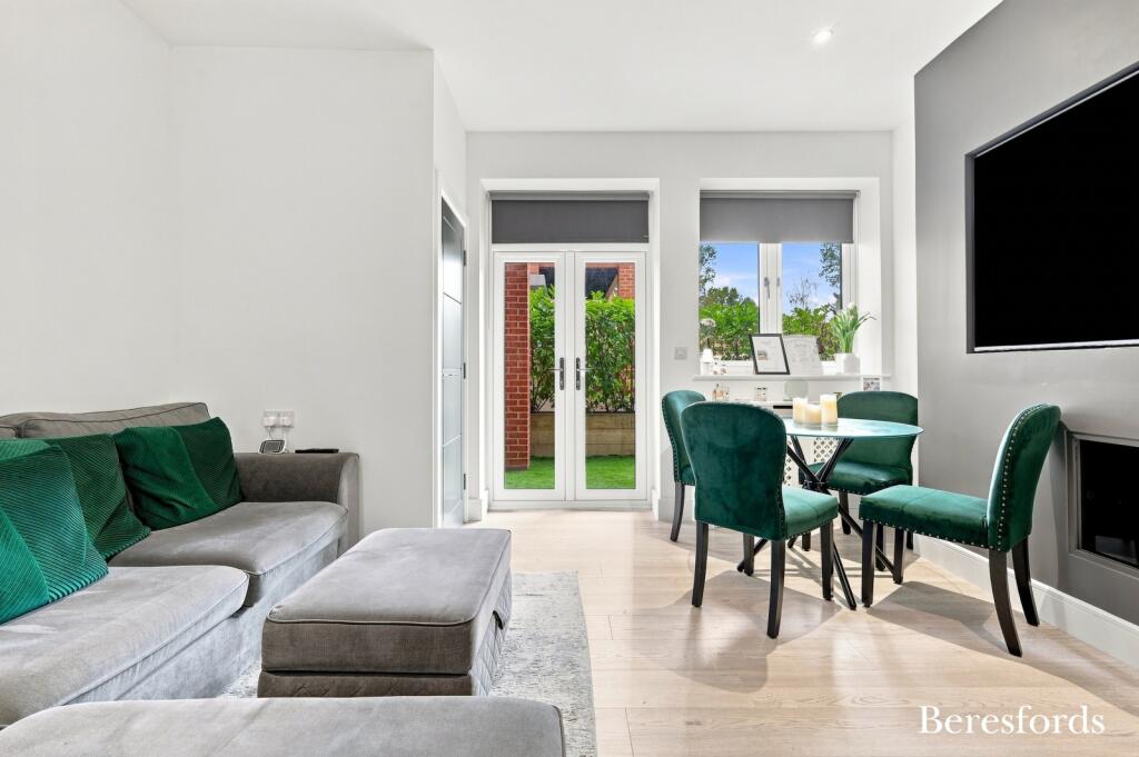 Apartment in Brentwood, Crow Green - View 3