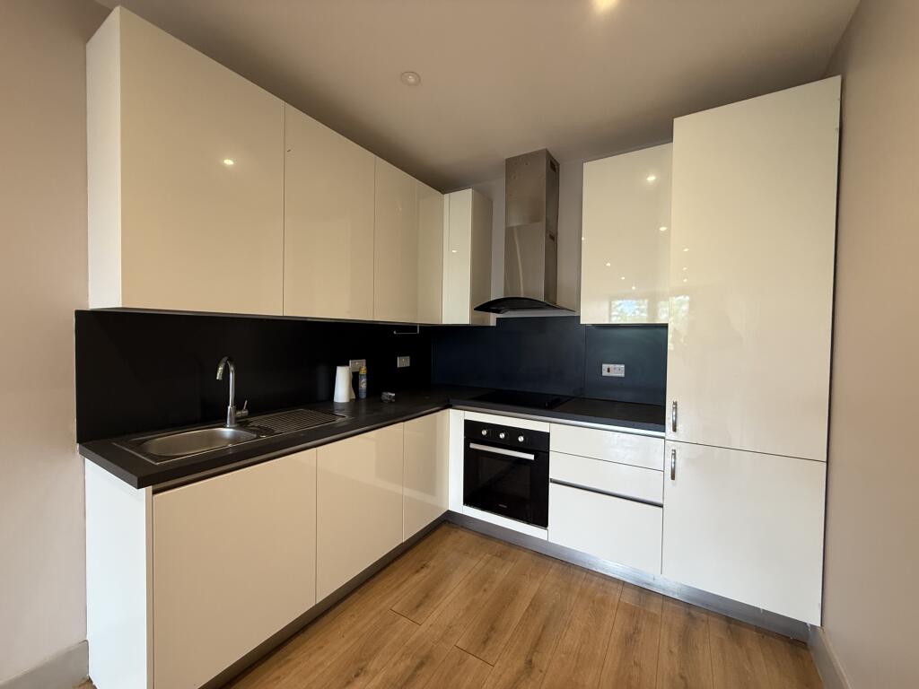 Apartment in Hemel Hempstead - View 2