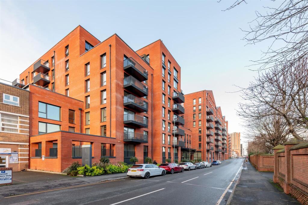 Main image of property: Snow Hill Wharf, Shadwell Street, Birmingham, B4