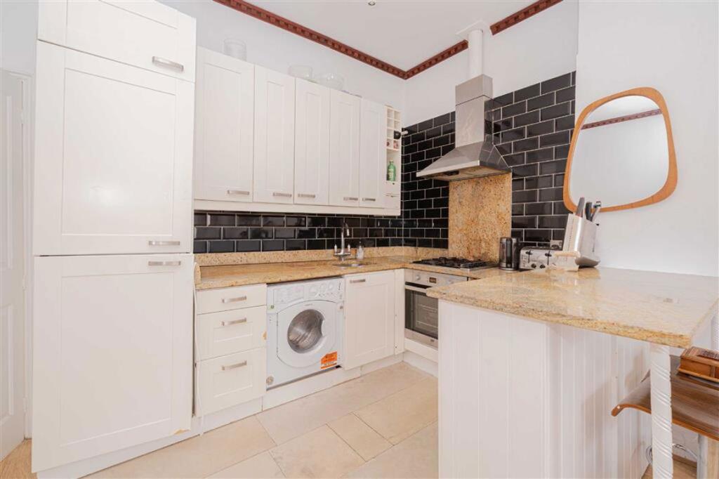Apartment in London - View 5