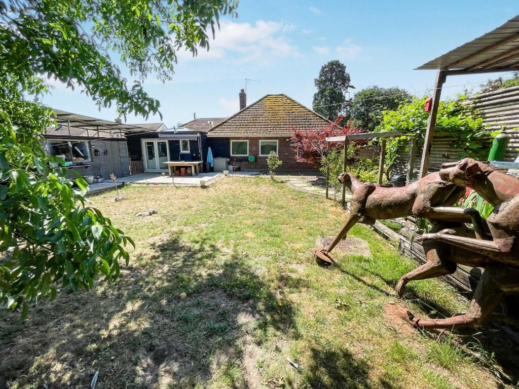3-bed bungalow on Hereward Way, Weeting, £300,000