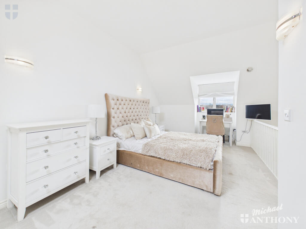House in Fairford Leys, Berryfields - More