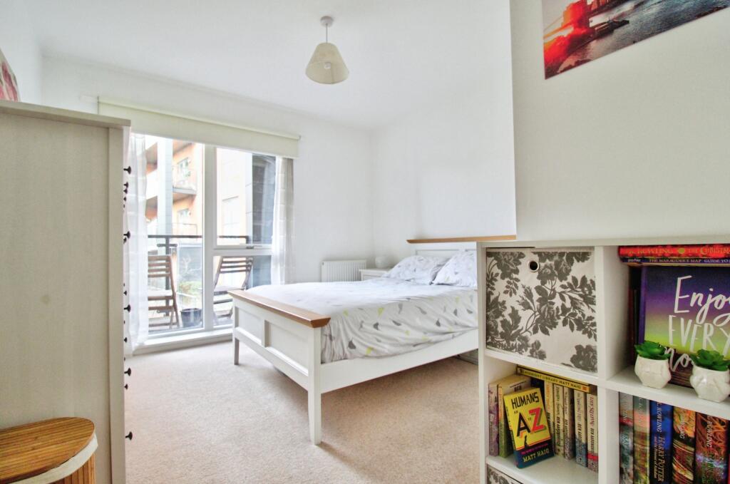2 Firwood Lane, Romford, RM3 photo 3