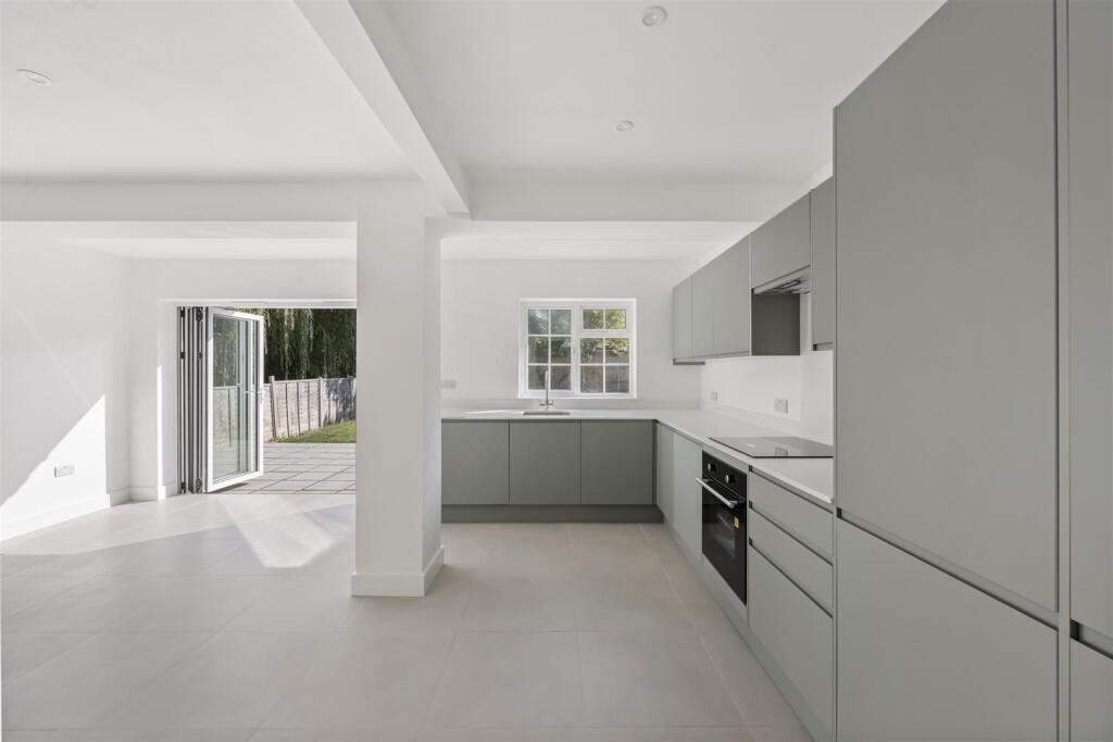 House in Haywards Heath, Southdowns Park - View 5