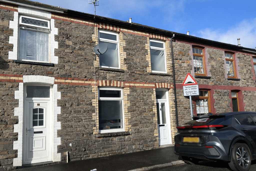 Main image of property: Middle Street, Trallwn, Pontypridd