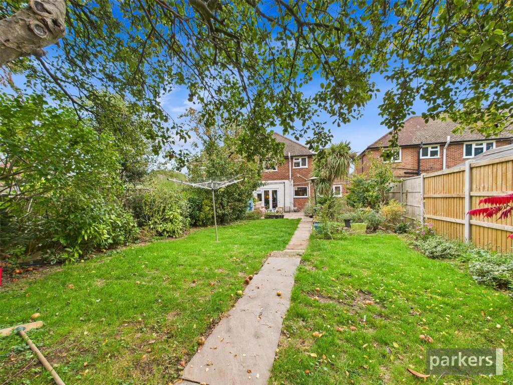 Glendevon Road, Woodley, Reading, Berkshire, RG5 photo 2