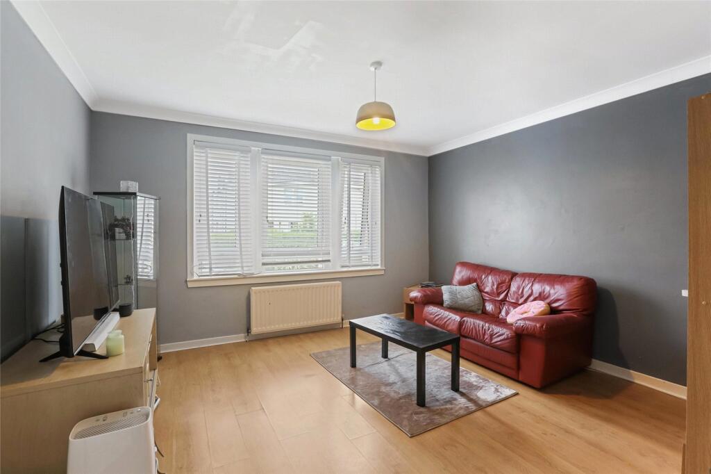 Apartment in Paisley, Renfrewshire - More