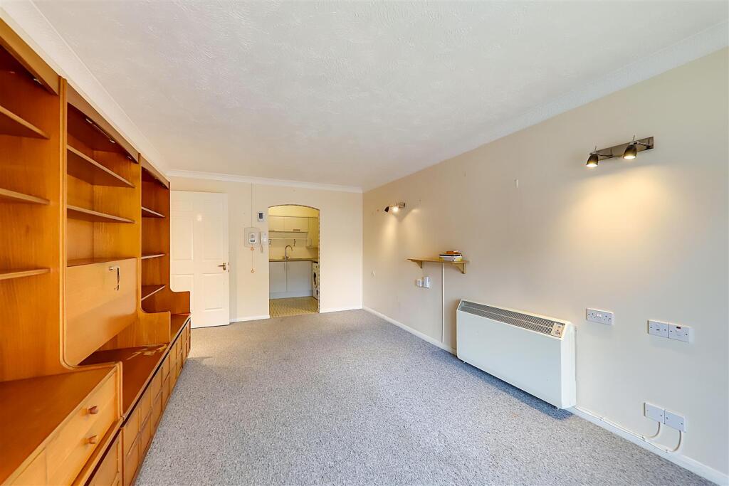 1-bed other on Broadwater Street East, Worthing, £90,000