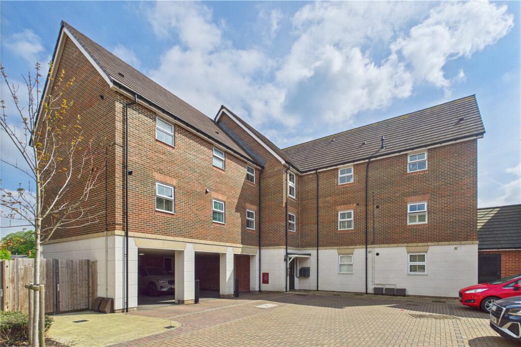 Main image of property: Hutton Close, Newbury, Berkshire, RG14