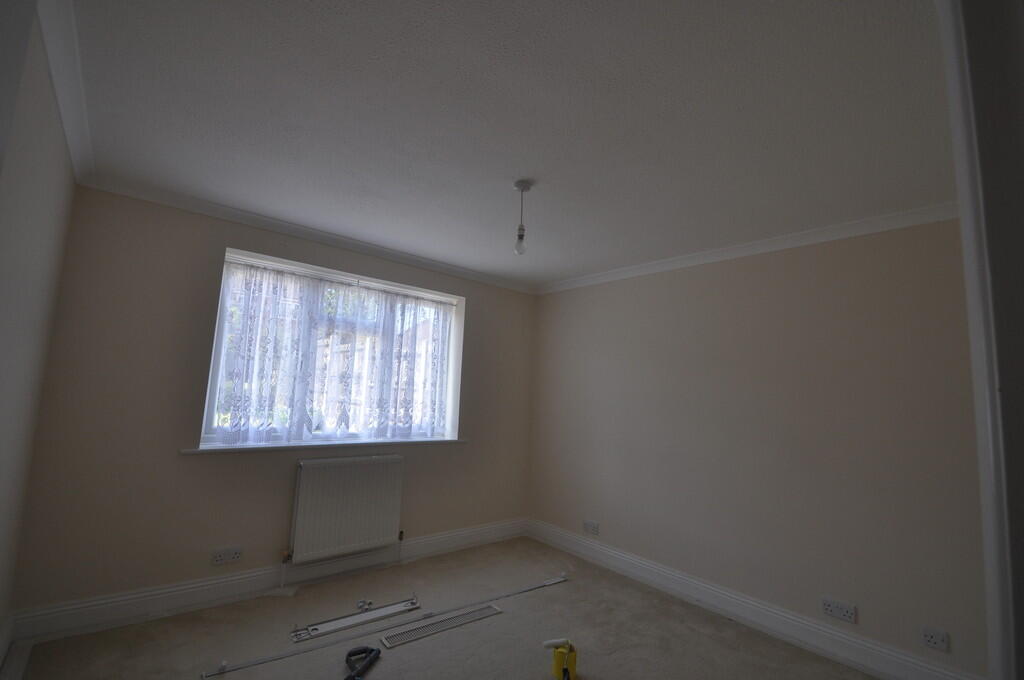 Apartment in Southend-on-Sea - More