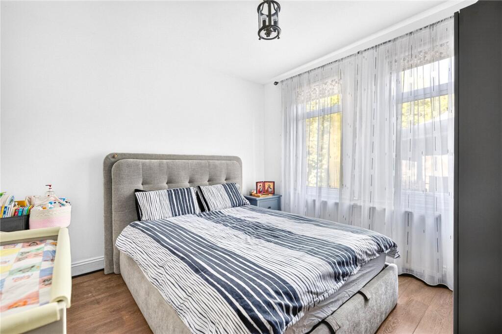 Apartment in London - More