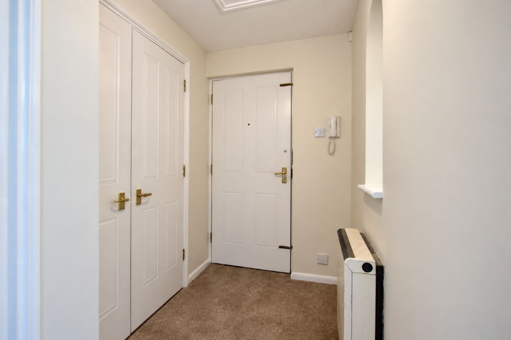 Apartment in Sutton - View 4