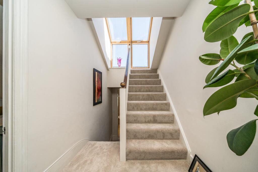 House in London, Royal Borough of Kensington and Chelsea - More